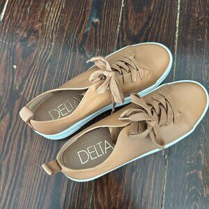 Deltan Brown Chloe Leather Platform Sneakers